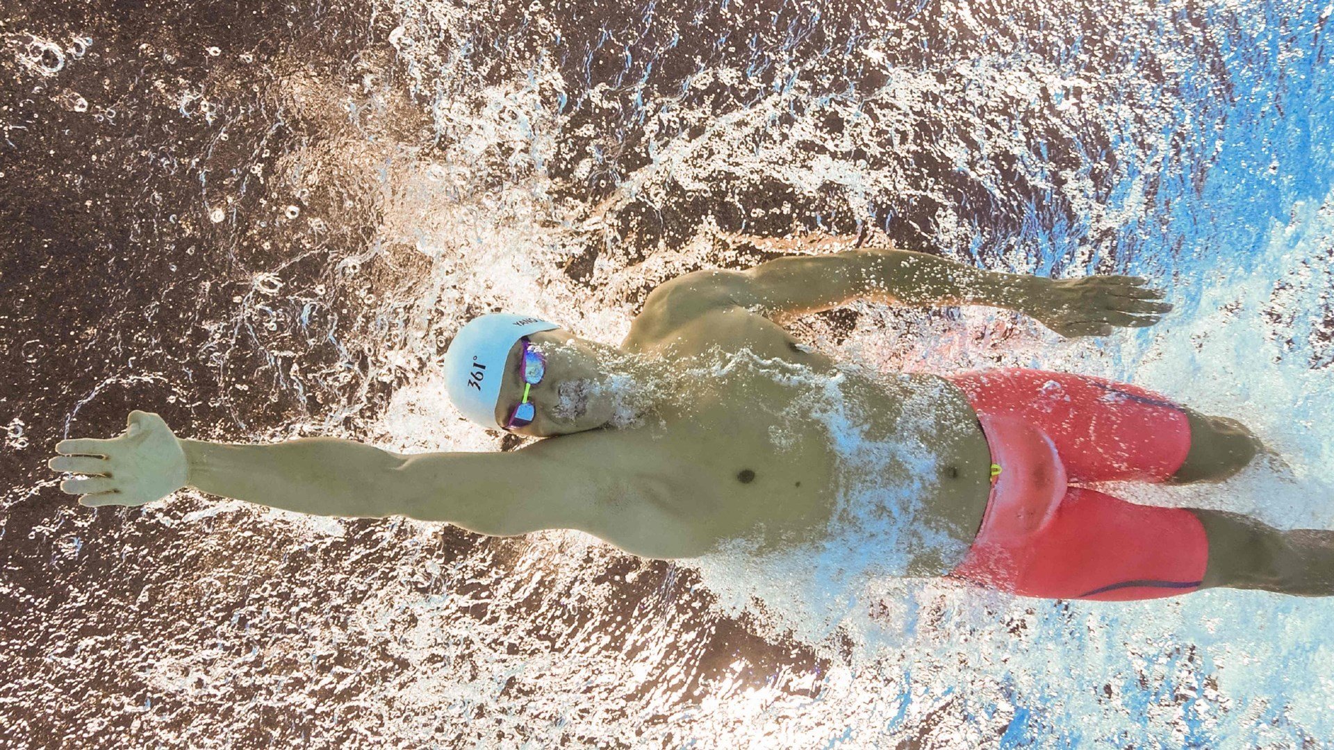 迪巴拉爆发,一粒进球,如何照亮喀麦隆的争冠之路与挪威的黄昏?