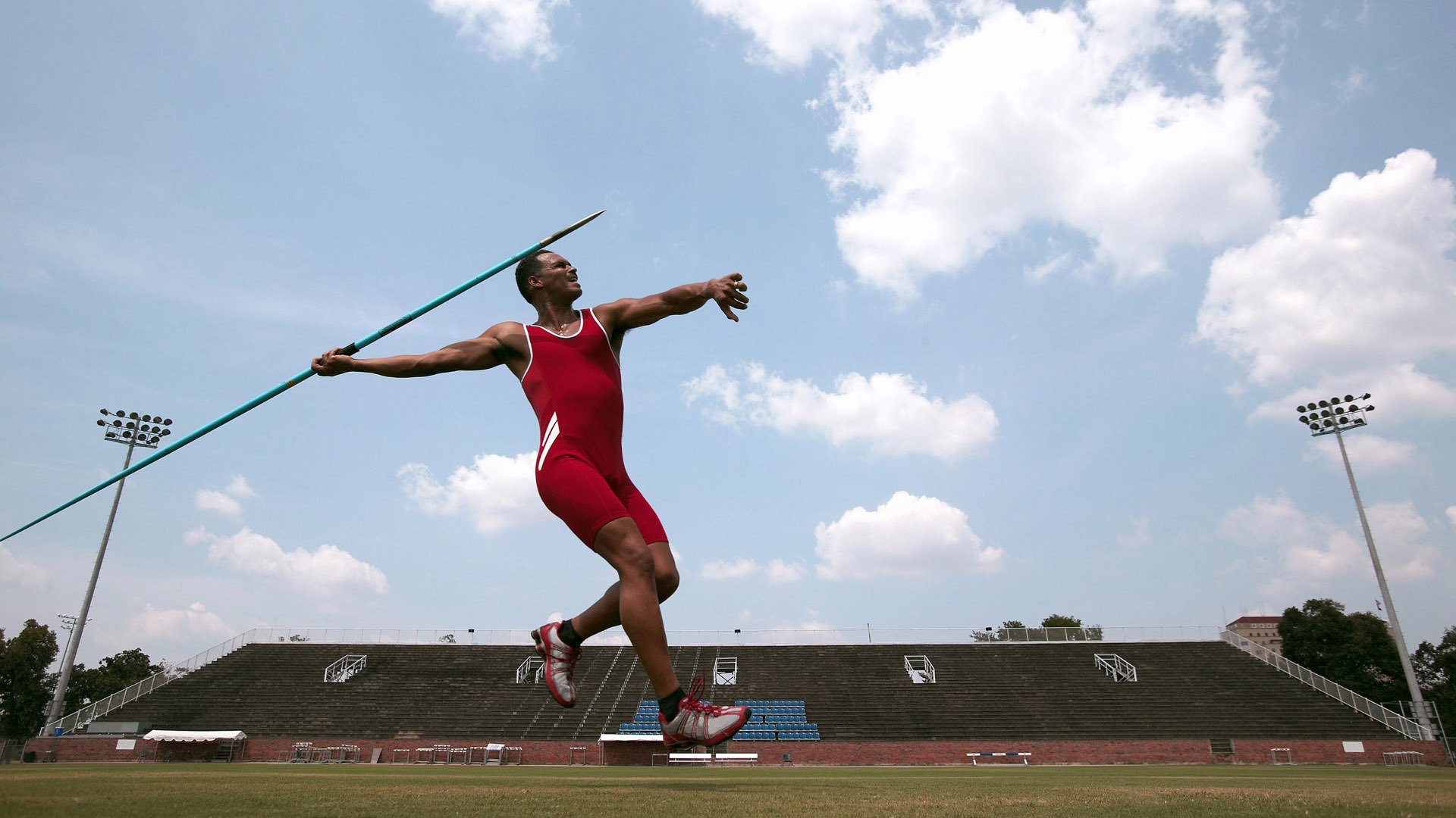 欧冠半决赛之夜，杜兰特成为全场焦点，当体育的边界在星光下消融